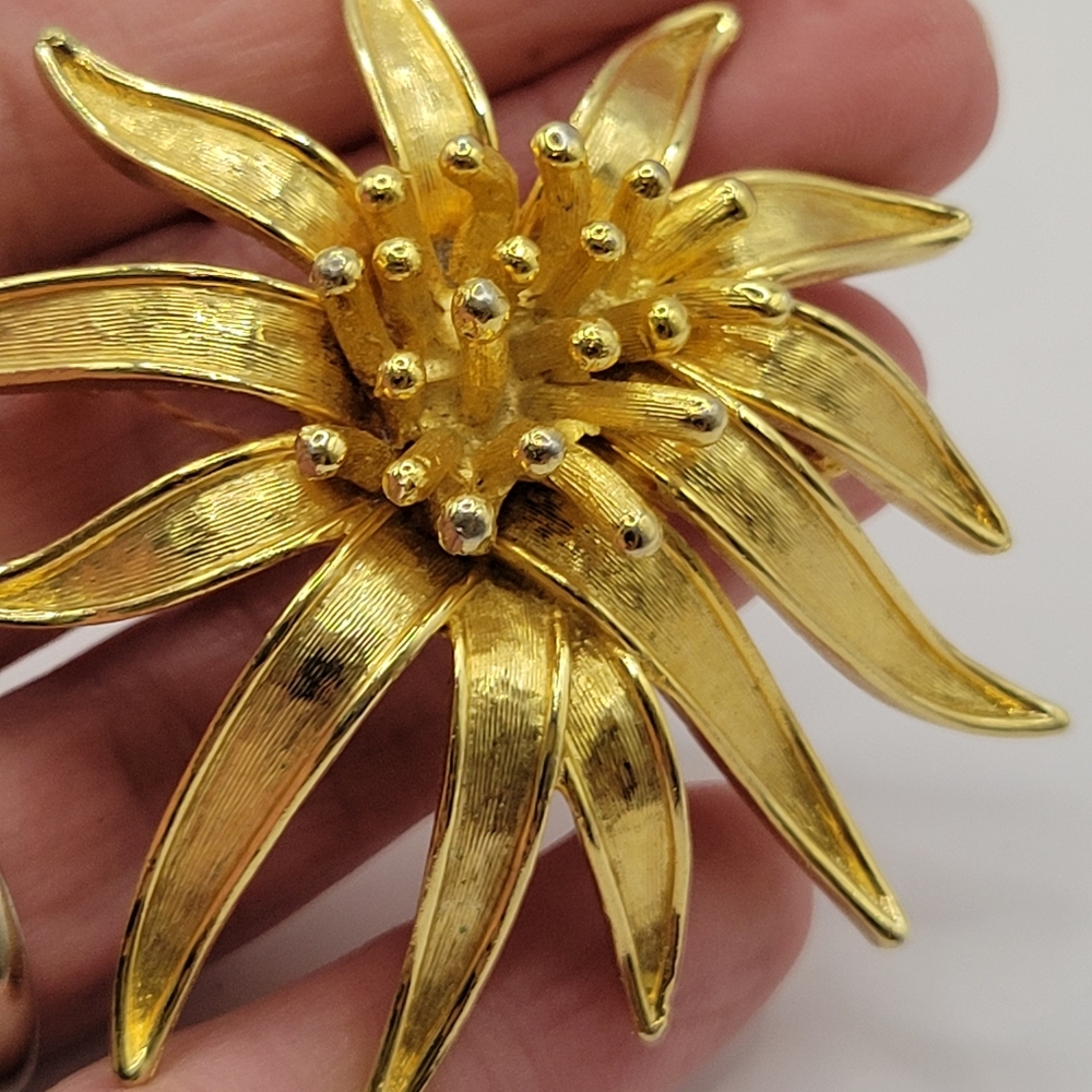 Vintage Gold Tone Flower Brooch signed by Capri